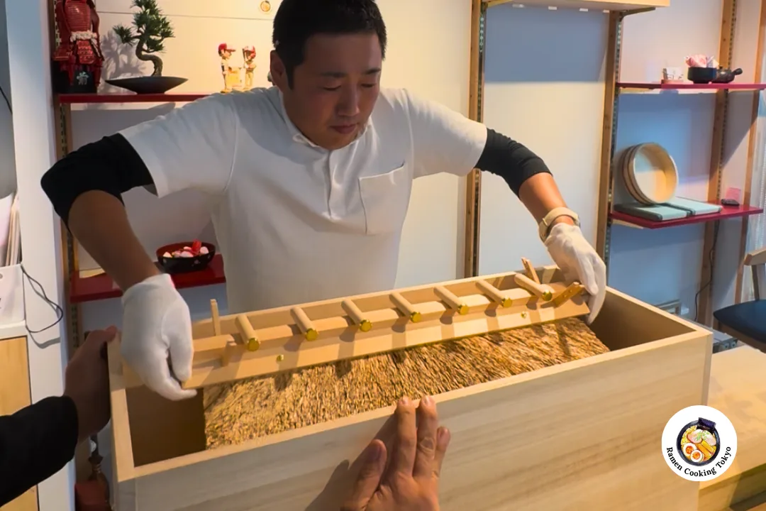 The moment the kamidana roof first appears from the paulownia wood box