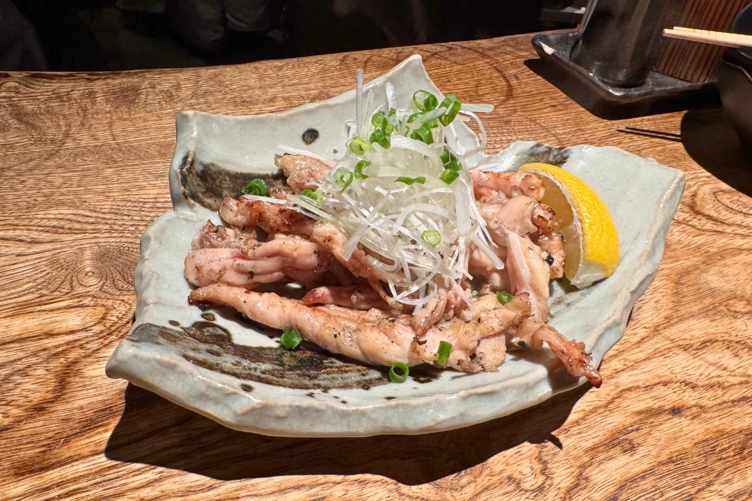 Grilled chicken neck meat with green onions