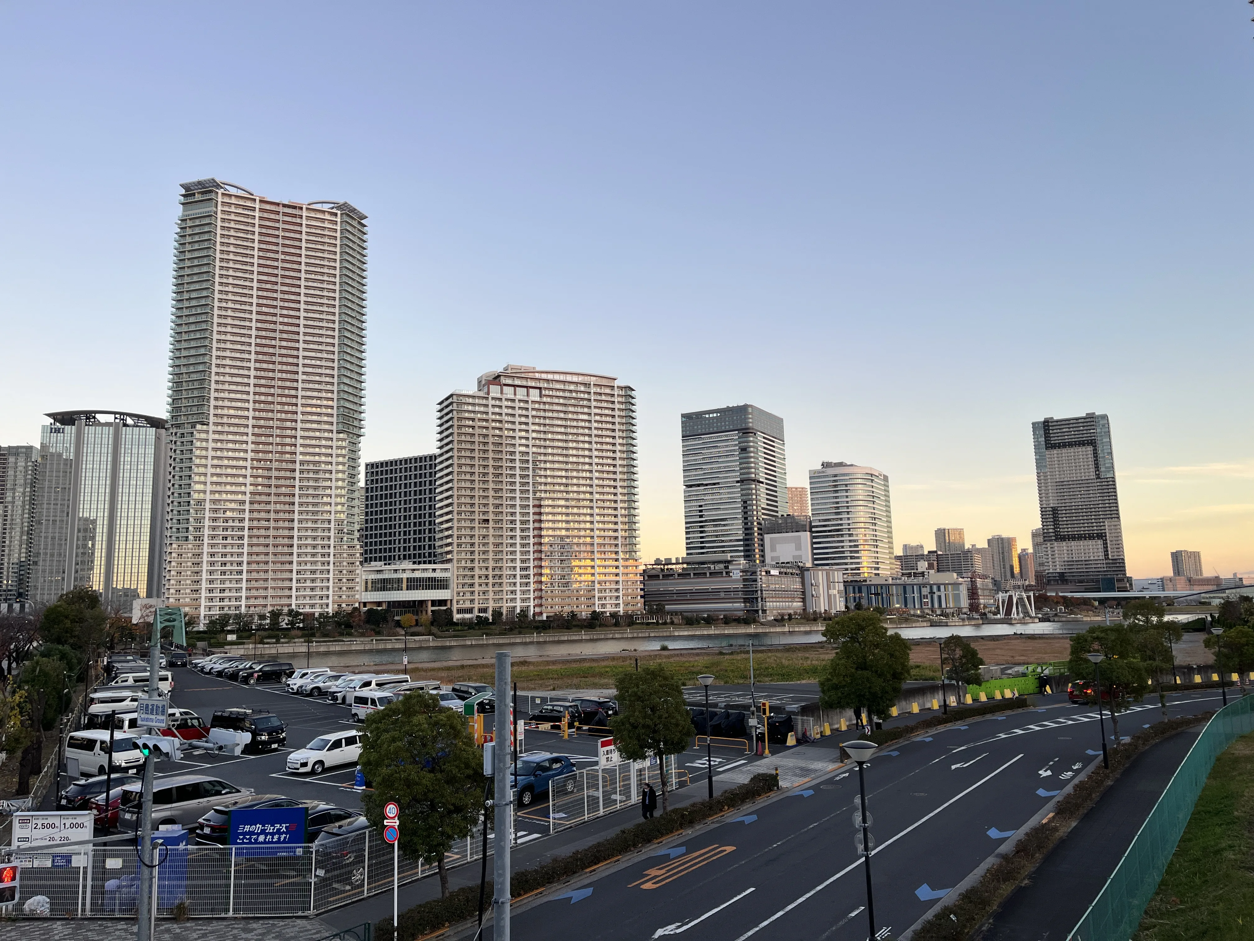 Modern buildings along the route to teamLab Planets TOKYO