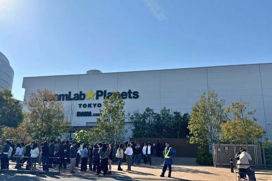 Entrance of teamLab Planets Tokyo, the starting point