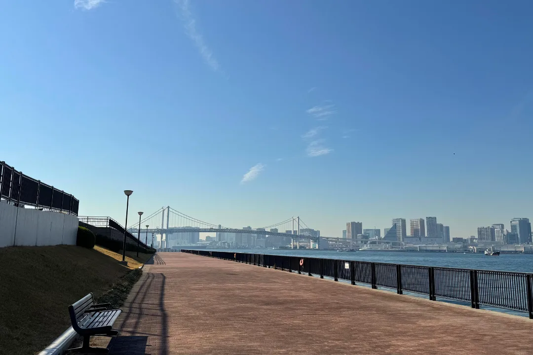 Promenade with panoramic view leading toward Rainbow Bridge