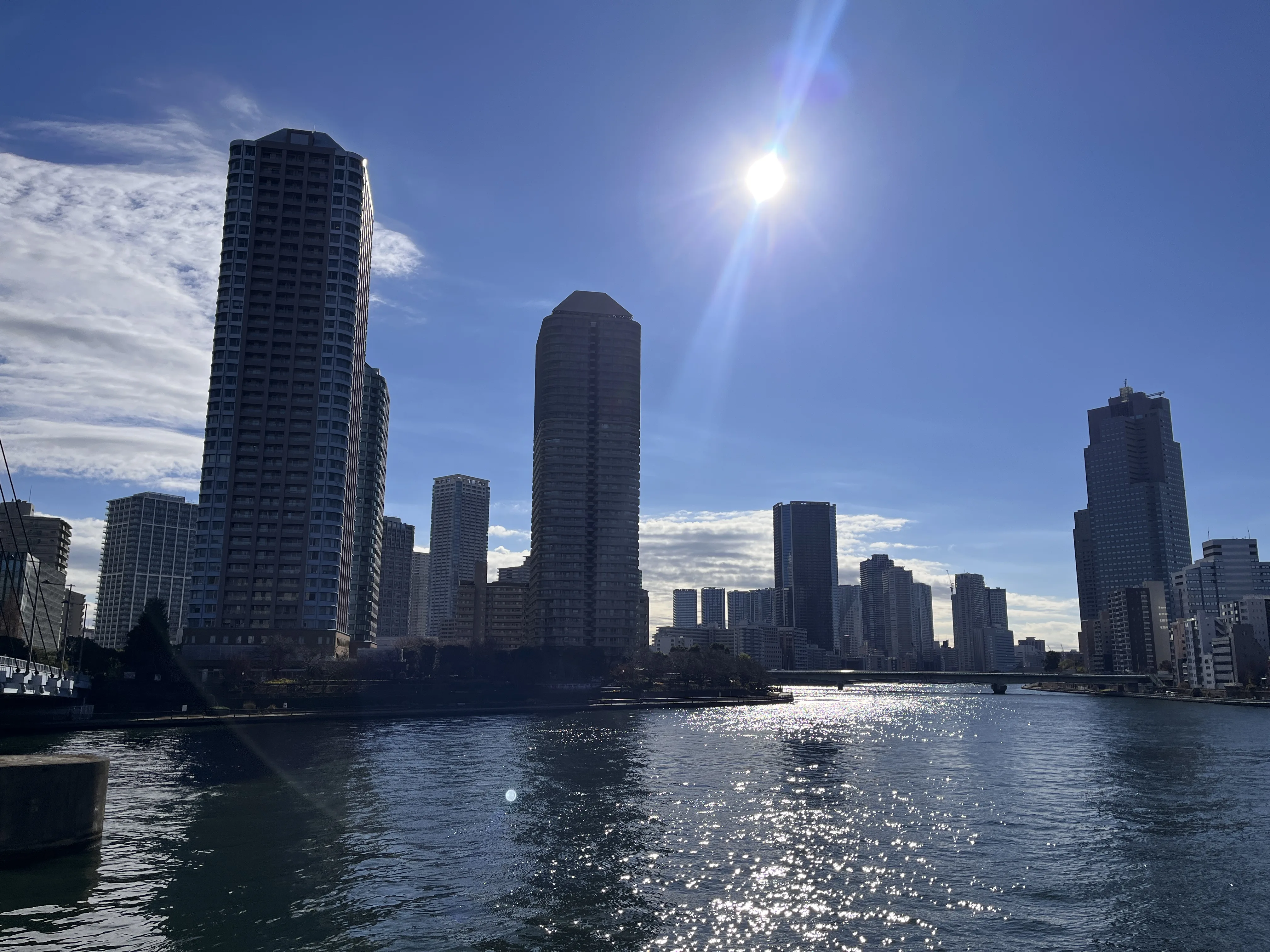 Impresionantes vistas del río desde Chuo Ohashi — Donde el Tokio urbano se encuentra con aguas serenas