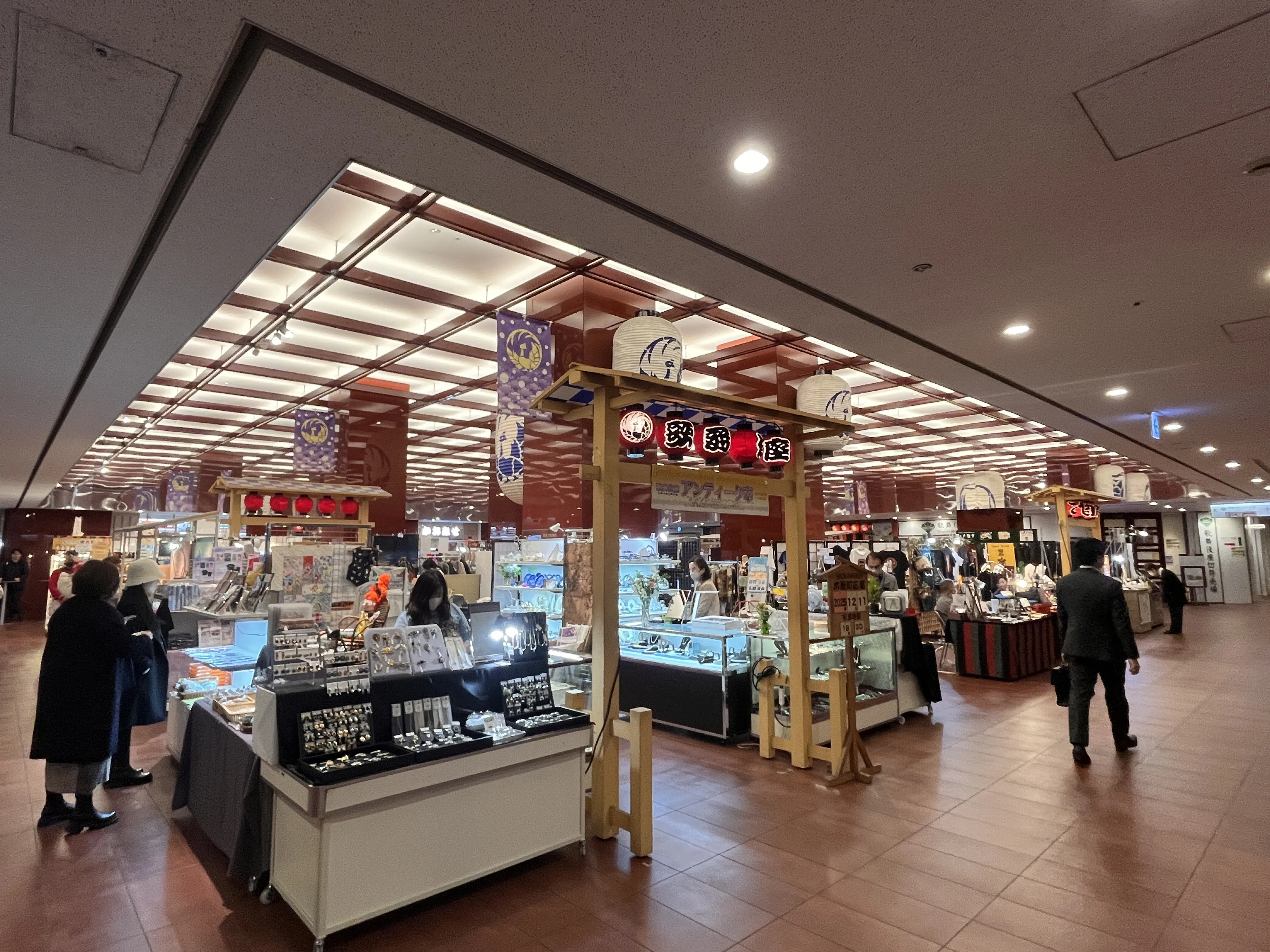 Souvenir shops at Kabukiza